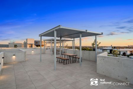 Sleek & Modern Living |100m from Train Station - Photo 5