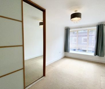 Times Square, Tunbridge Wells - Photo 2