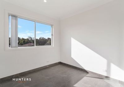 Private Entry and Spacious Flat with Private Outdoor - Photo 3