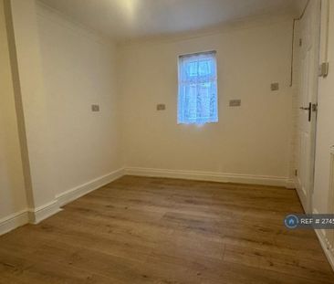 4 bedroom semi-detached house to rent - Photo 5