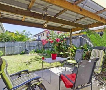 Modern 2-Bedroom Unit with Courtyard, Moments from the Beach - Photo 3