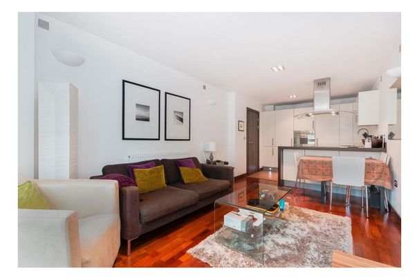 Bridges Court Road, London SW11 - Photo 1