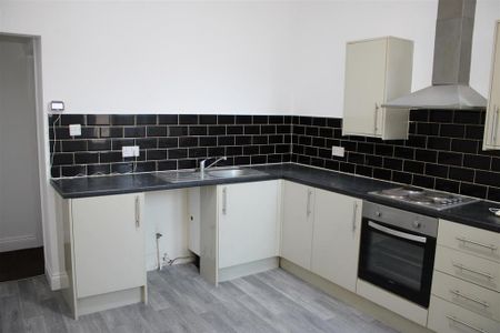 2 bedroom flat to rent - Photo 4