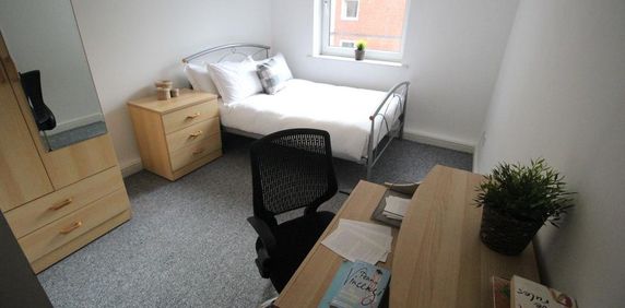 2 bedroom flat to rent - Photo 2