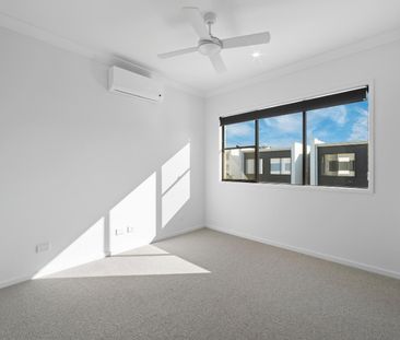 64 Delta Circuit, Hope Island - Photo 1