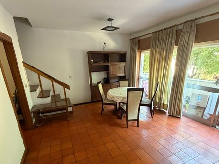 Equipped and furnished 3 bedroom duplex apartment in S. José S. Lázaro in Braga - for rent - Photo 5