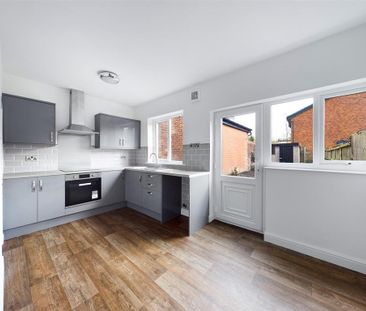 2 bedroom terraced house to rent - Photo 4