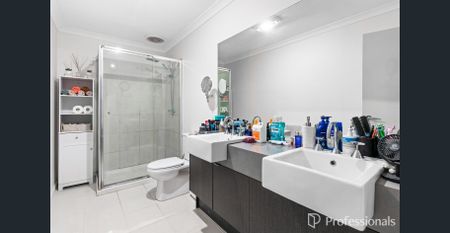 Spacious Family Home in a Prime Location - Photo 4