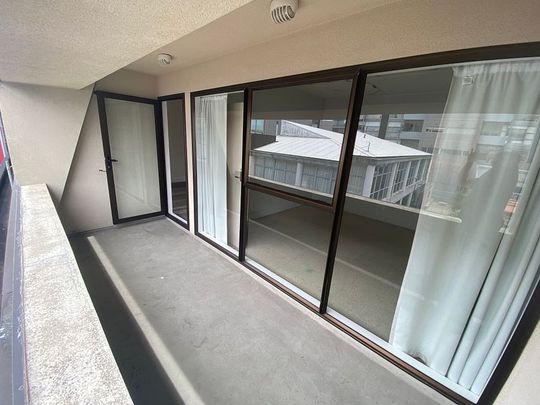 Chic 3BR Te Aro Apt - Central Living! - Photo 1