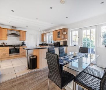 4 bedroom semi-detached house to rent - Photo 6