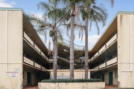 Freshly updated apartment in an unbeatable Burwood location - Photo 5