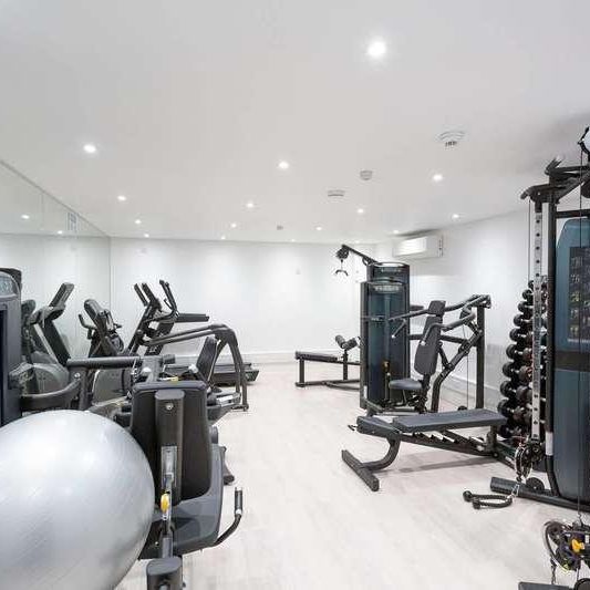 The Exchange, Marlowes, Hp, Hemel Hempstead, HP1 - Photo 1