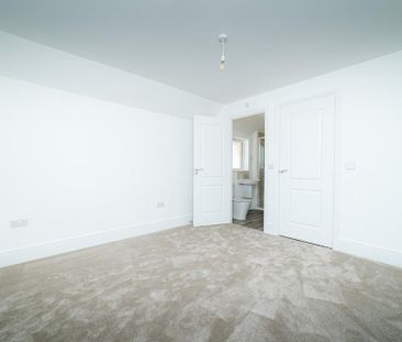 4 bedroom detached house to rent - Photo 2