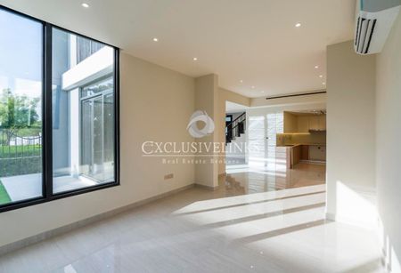 Vacant | Upgraded | Corner Unit - Photo 2