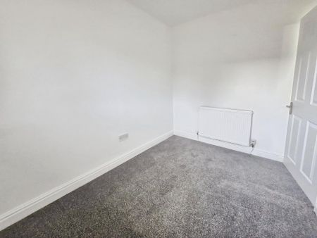 2 bedroom end of terrace house to rent - Photo 4