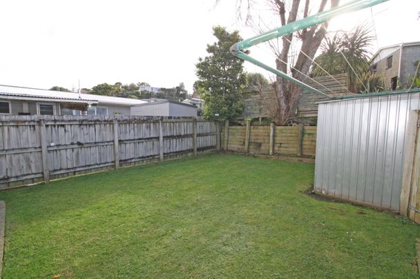 1/4 Kenmore Street, Westown - Photo 1