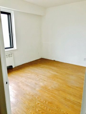 3455 Chemin de la Côte-des-Neiges apartment — Montréal, QC (2-Bedroom) - 2 Bedroom - Photo 4
