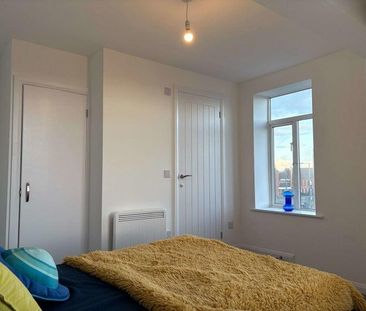 1 bedroom in a flat share to rent - Photo 2