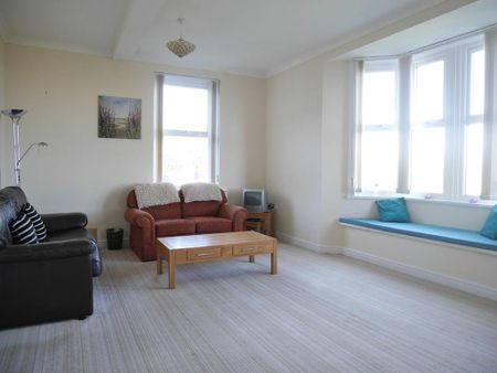 3 bedroom apartment to rent - Photo 2