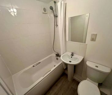 Flat to rent on - Photo 6