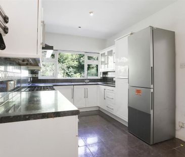3 bedroom detached bungalow to rent - Photo 2