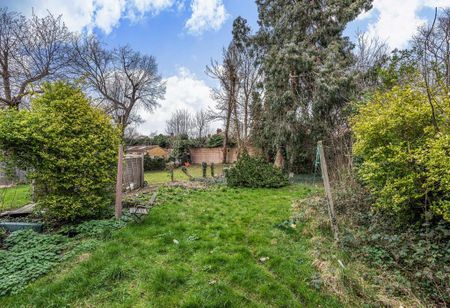 1 bedroom in a flat share to rent - Photo 2