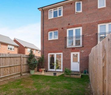 *** STUDENT HOUSE *** ALL BILLS INCLUDED *** A superb, modern six b... - Photo 6