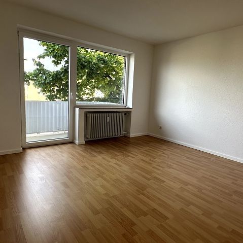 BEZUGSFREIE, FRISCH RENOVIERTE 4 ZIM.-WOHNUNG MIT BALKON IM HERZEN VON LANK-LATUM - Photo 1