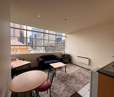 Prime City Living – Furnished Apartment with Stunning Views - Photo 1