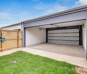 8 Immerse Walk, Wyndham Vale VIC 3024 - Townhouse For Rent | Domain - Photo 6