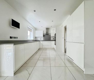 5 bedroom detached house to rent - Photo 1