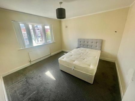 3 bedroom semi-detached house to rent - Photo 3