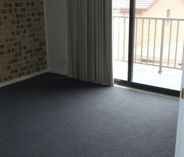 Neat 2 Bedroom Townhouse - Photo 5