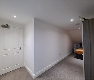 Room 8, 35 Mill Road, Cambridge - Photo 3