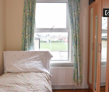 Relaxing room in shared apartment in Terenure, Dublin - Photo 5