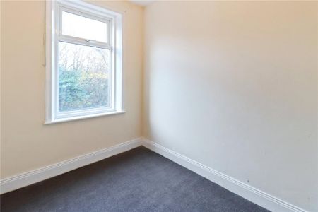 3 bedroom flat to rent - Photo 4