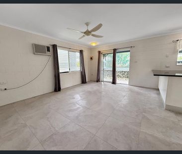 Charming Stand-Alone Villa in Whitfield Location - Photo 4