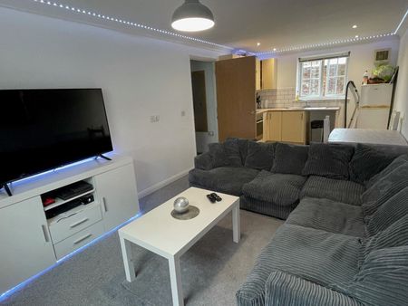 Gatehouse Court, Taunton - Photo 5