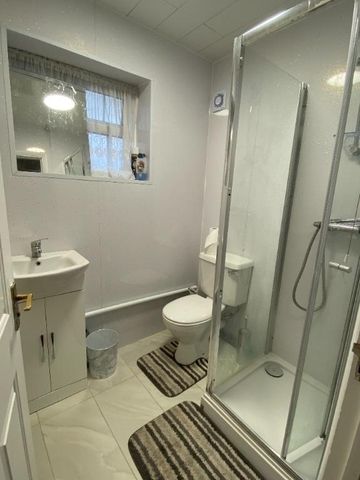 House share to rent - Photo 2