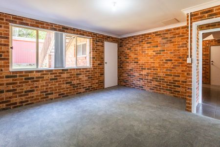 Large family home within walking distance to the water's edge - Photo 5