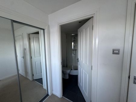 2 bedroom flat to rent - Photo 4