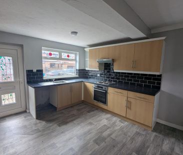 3 bedroom terraced house to rent - Photo 6