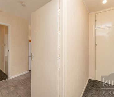 2 Bedroom Flat - First Floor To Let - Photo 4