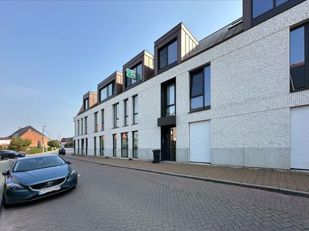 Recent, lichtrijk appartement met mooi terras, inclusief autostaanplaats en berging in centrum Broechem! - Foto 2