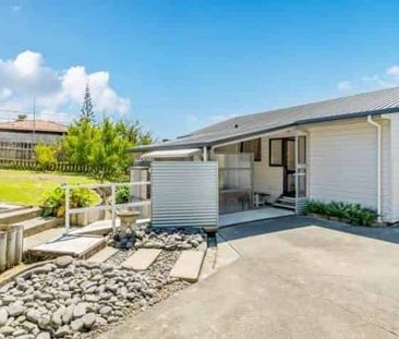 Sunny Two-Bedroom Home with Spacious Yard - Photo 5