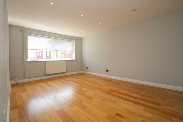 2 bed Flat for rent - Photo 1