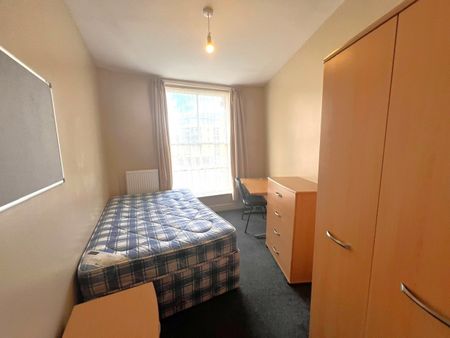 7 Bed Flat, Royal York Crescent, BS8 - Photo 5