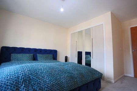 4 bedroom detached house to rent - Photo 3