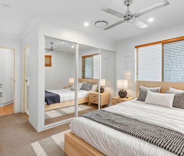 Spacious Two Bedroom Apartment with Balcony in Prime Location - Photo 4