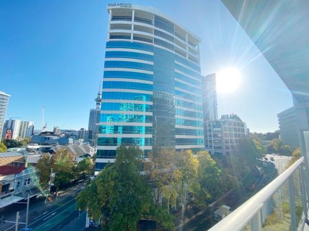 Bright Two-Bed with Openable Windows - CBD Living - Photo 2